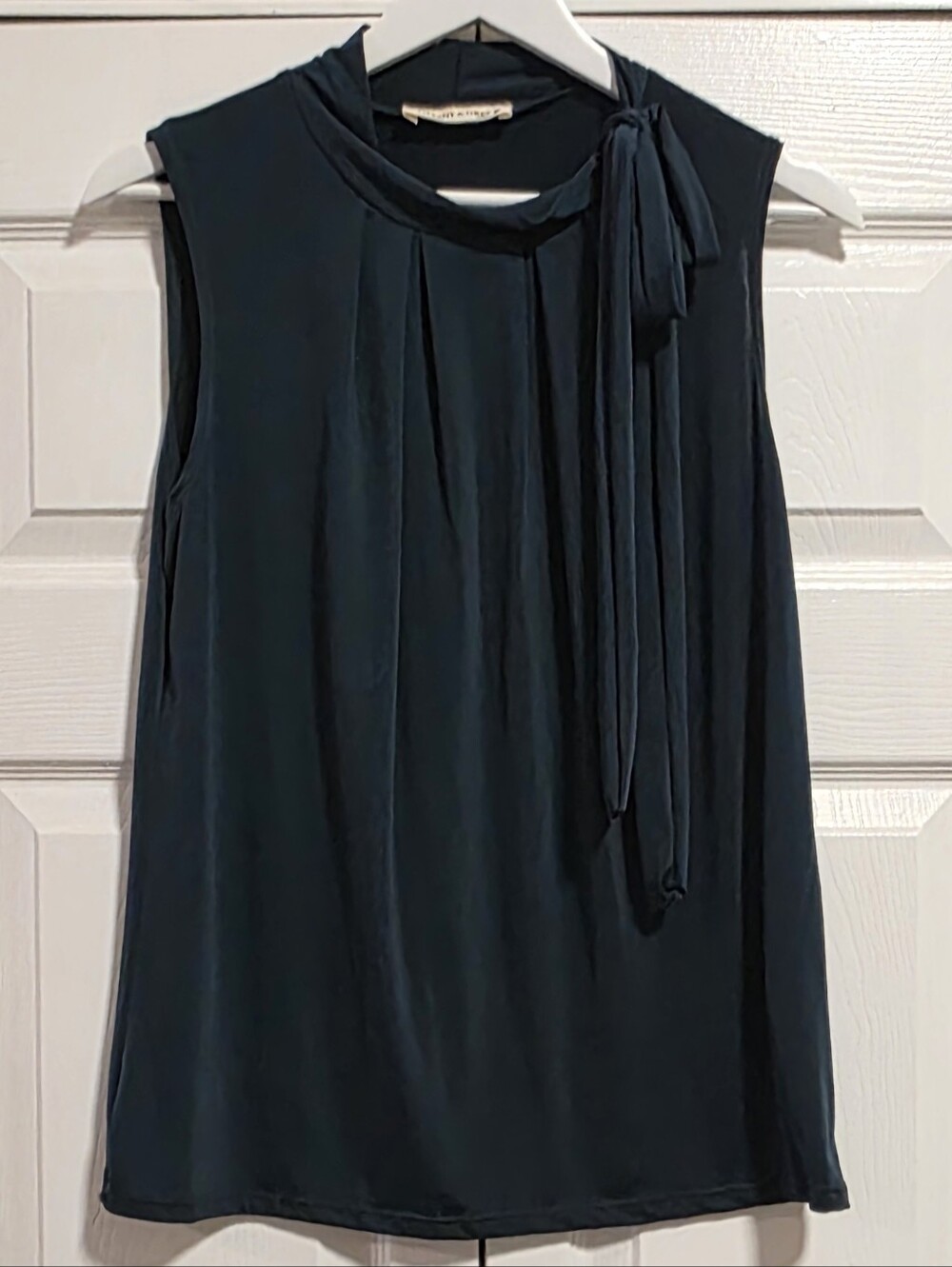 Sleeveless Tie-Neck Blouse in Deep Green Petite